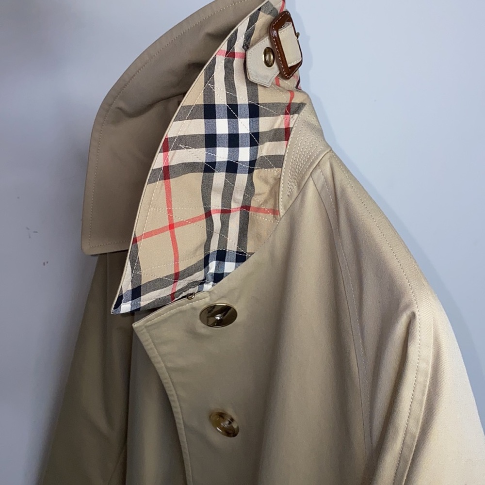 Authentic Burberry trench coat - Picture 10 of 14